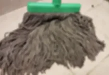 Cara Mencuci kain pel hitam jadi bersih dengan alami dan Tidak Bau