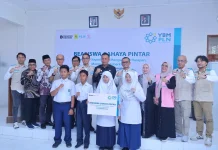 Salurkan Zakat Karyawan YBM PLN UIP3B Sumatera Sasar 88 Pelajar