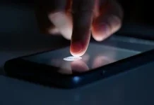 Kenapa Cahaya Layar HP Bisa Mengganggu Otak