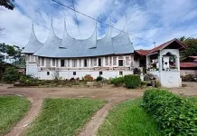 Rumah Gadang Ukiran Cina, di Limapuluh Kota