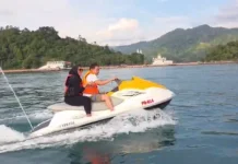 Sekjen DPP PKPS Nikmati Sensasi Jet Ski Pantai Carocok