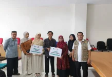 BAZNAS Padang Panjang Salurkan Beasiswa untuk 27 Pelajar dan Mahasiswa