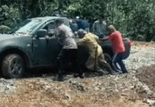 Haru, Satgas TMMD 129 Kodim 0304/Agam dan Warga Taklukkan Medan Demi Pengabdian