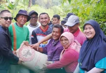 Pemkot Padang Panjang Gelar Jalan Sehat dan Serahkan Semen ke Pokdarwis Manyolok