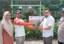 Nagari Pakan Sinayan Terima Bantuan Ribuan Bibit Tanaman