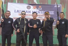 Kakanwil Ditjenpas Sumbar Ikuti Latihan Menembak Bersama Satbrimob
