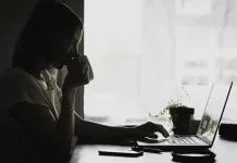 Tips Fokus Bekerja di Tempat yang Bising