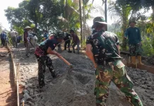 TMMD Ke-129 Kodim 0304/Agam Percepat Pengecoran Jalan Palupuah Bersama Masyarakat