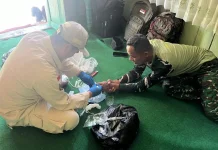 Tim Kesehatan RST TK IV Bukittinggi Berikan Pengobatan kepada Personel Satgas TMM