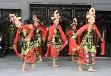 Warisan Leluhur yang Kian Langka, Ini 7 Tradisi Indonesia yang Perlu Dilestarikan
