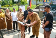 Wabup Tanah Datar Buka Pameran Prahara Pulau Emas, 65 Foto Bencana Dipamerkan