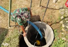 Gotong Royong Bangun Sumur, Satgas TMMD Ke-129 Hadirkan Harapan Air Bersih untuk War