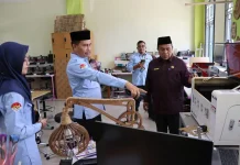 MAN 2 Bukittinggi Bagikan Praktik Baik English Clinic ke MAN 1 Pasaman
