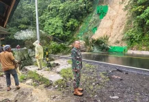 Babinsa Koramil 05/X Koto Pantau Longsor di Perbatasan Tanah Datar-Padang Pariaman