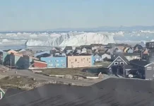 Gunung Es Terbalik di Lepas Pantai Illulissat Memicu Gelombang Besar