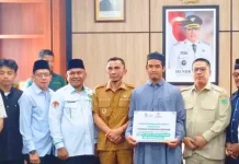 Bantuan Zakat Bagi Tujuh Pelajar Ke Timur Tengah, Kakankemenag Ikut Dampingi