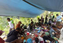 Satgas TMMD 129 Kodim 0304/Agam Makan Siang Bersama Warga