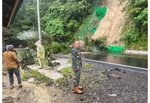Babinsa Sigap Pantau Longsor di Perbatasan