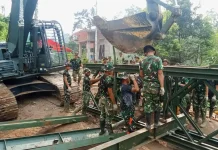 TNI Warga Rakit Baja Jembatan Bailey Hubungkan Jorong