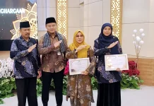 Dedikasi Menginspirasi, Kakankemenhaj Bukittinggi Raih Penghargaan Haji 1447 H