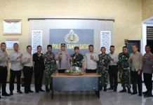 Dandim Bawa Tumpeng Peringati HUT Bhayangkara