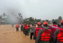Hujan Deras Rendam Padang, 71 Personel Brimob Evakuasi Warga