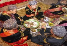 Tradisi Makan Bajamba, Warisan Minangkabau yang Sarat Nilai Kebersamaan dan Etika