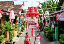 Ide Lampion Dari Gelas Plastik Bekas Memeriahkan Hari Kemerdekaan