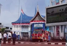HUT ke-81 RI, Simpang PDAM Padang Panjang Khidmat Tonton Proklamasi
