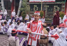 Hatta Tampil dengan Kostum Pahlawan Pattimura