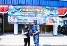 TNI AU Peduli, Lanud Husein Sastranegara Bagikan Paket Sembako Warga Kota Bandung