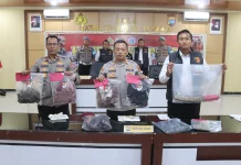 Polres Pasbar Gelar Konferensi Pers Kasus Pembunuhan Ibu, dan Nenek Kandung