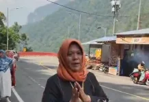 Singgah Sejenak, Bidan Bunda Yeni Terpesona Keindahan Kelok Sembilan