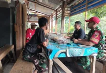 Komsos Babinsa Koramil 03/Suliki Perkuat Kerukunan Dan Kepatuhan Warga