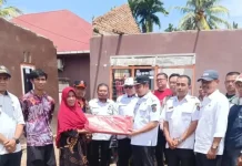 Wakil Bupati Limapuluh Kota dan Instansi Terkait Salurkan Bantuan Kebencanaan