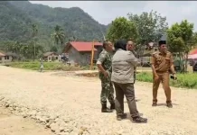 Wali Nagari Sarilamak Bantu Satgas TMMD Ke-129
