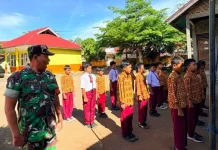 Babinsa Koramil 06 Sungayang Latih PBB Siswa SD