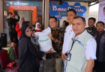 Wako Zulmaeta Salurkan 420 Ton Bantuan Beras CPP di Payakumbuh