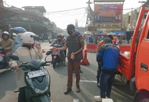 Kualitas Udara Padang Panjang Turun, BPBD Bagikan Masker ke Masyarakat