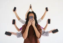 Stop Oversharing, Tidak Semua Orang Perlu Tahu Hidupmu!
