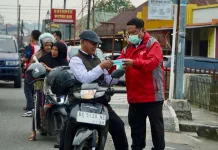 Dinkes dan PMI Padang Panjang Bagikan Masker Gratis Antisipasi Kabut Asap