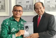 Buku Biografi Prof. Khaidir Anwar Menandai Dies Natalis Ke 70 Unand