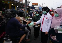 PMI Padang Panjang, BPBD dan Dinkes Bagikan Masker Antisipasi Dampak Karhutla