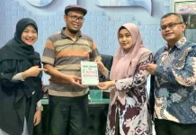Dosen UM Sumbar Luncurkan Buku Panduan Efektif Mengajar Generasi ALPHA