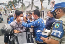 Peduli Kesehatan Masyarakat Pemkab Pasaman dan Forkopimda Bagikan Masker Gratis