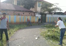 Jumat Bersih, Warga ATTS Bukittinggi Gotong Royong Jaga Lingkungan
