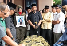 Pemko Payakumbuh Lepas Kepergian Kadisnakerin Yasril di Rumah Duka