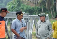 Bupati Eka Tinjau Progres Pembangunan Jembatan Bailey Tanjung Anau