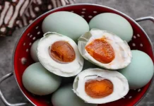 Cara Membuat Telur Asin Sendiri di Rumah, Praktis dan Mudah