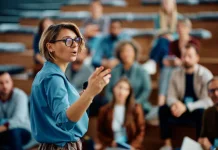 Kunci Public Speaking Efektif untuk Menyampaikan Pesan dengan Baik